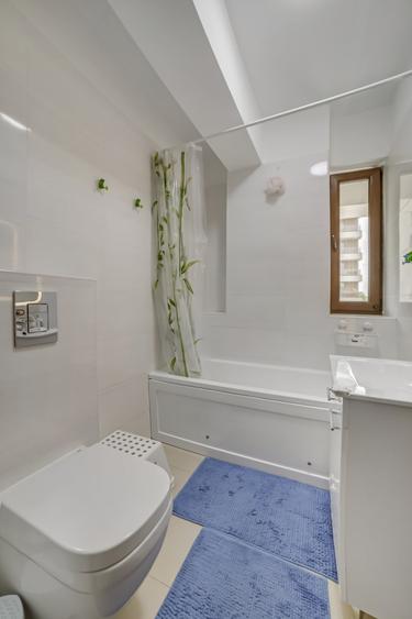 Apartament cu 4 camere decomandat, mobilat în Sisești