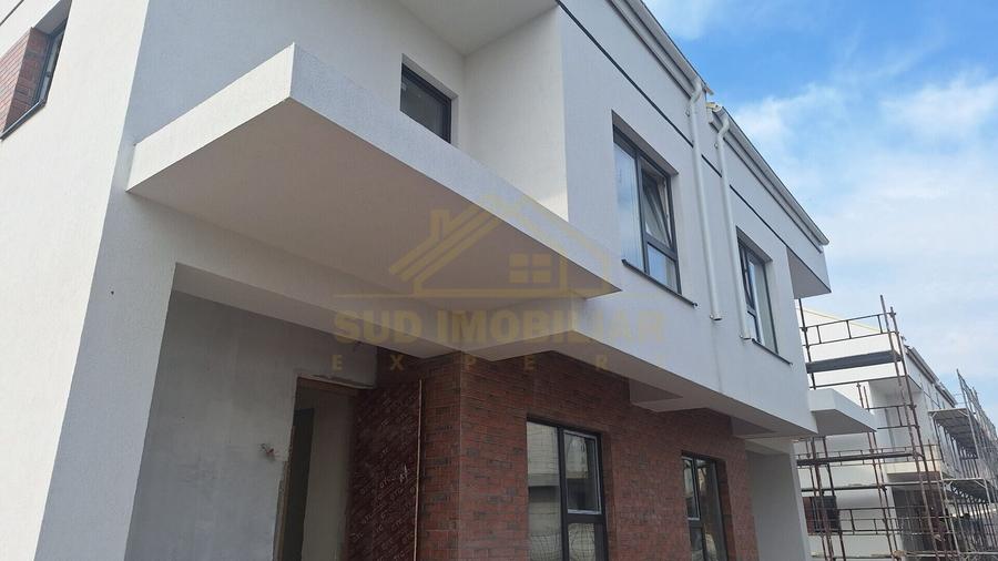 Duplex cu 6 camere cu Canalizare în Central