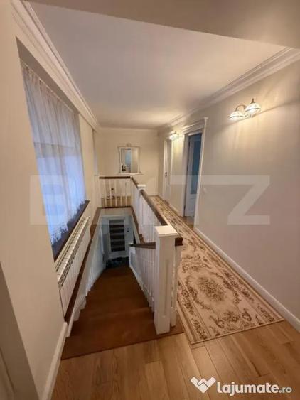 Apartament cu 3 camere semidecomandat, mobilat în Central