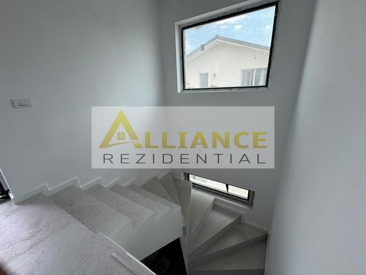 Duplex cu 4 camere decomandat cu Canalizare în Central