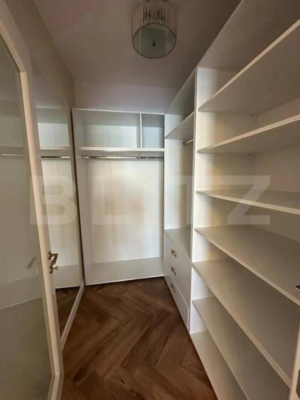 Apartament cu 4 camere semidecomandat în Central