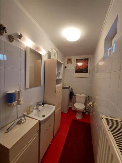 Casă cu 5 camere cu Teren 7241 Mp în Central