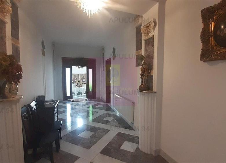 Casă individuală cu 15 camere decomandat cu Canalizare în Băneasa