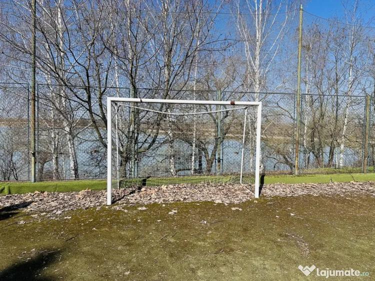 Casă cu 1 camere cu Teren 2500 Mp în Roșu
