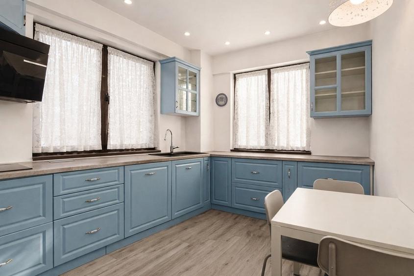 Apartament cu 4 camere semidecomandat în Central