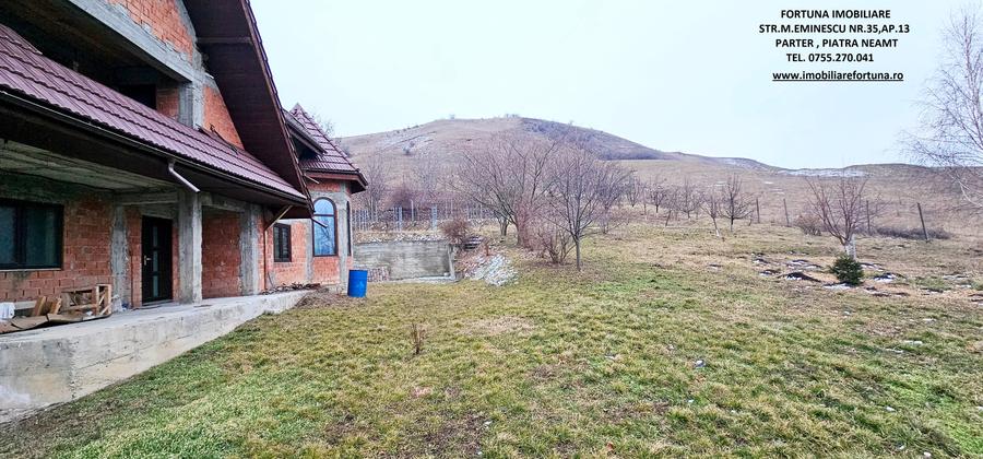 Casă cu 5 camere cu Teren 2000 Mp în Exterior Sud