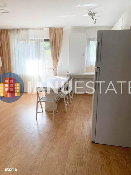 Apartament cu 3 camere semidecomandat, mobilat în Vitan