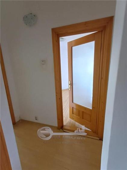 Apartament cu 3 camere decomandat în Nicolina
