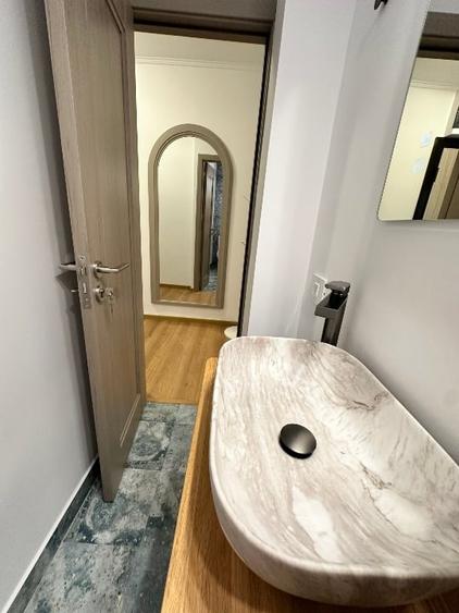 Apartament cu 3 camere decomandat, mobilat în Dacia