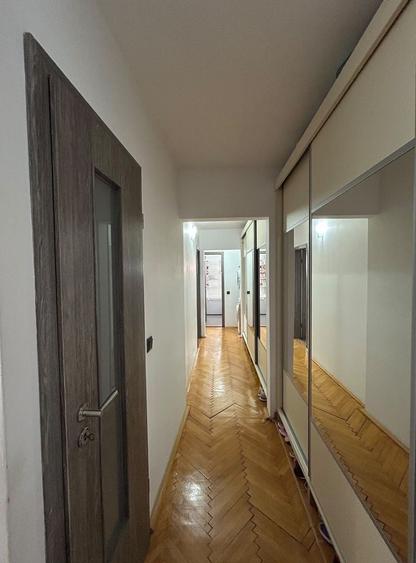 Apartament cu 3 camere decomandat, mobilat în Lipovei