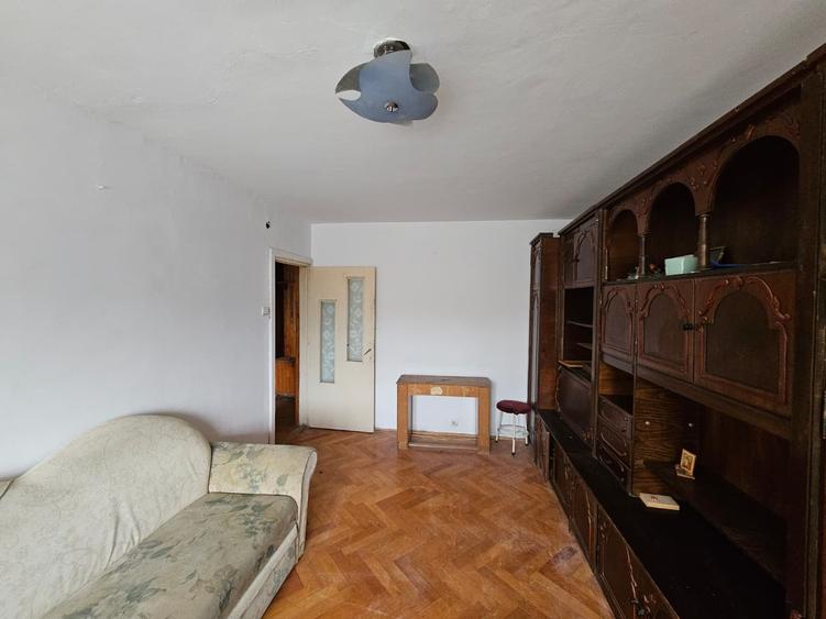 Apartament cu 3 camere decomandat, mobilat în Lipovei