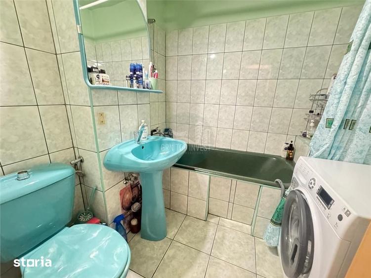 Apartament cu 3 camere decomandat în Valea Aurie