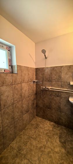 Casă individuală cu 3 camere cu Canalizare în Central