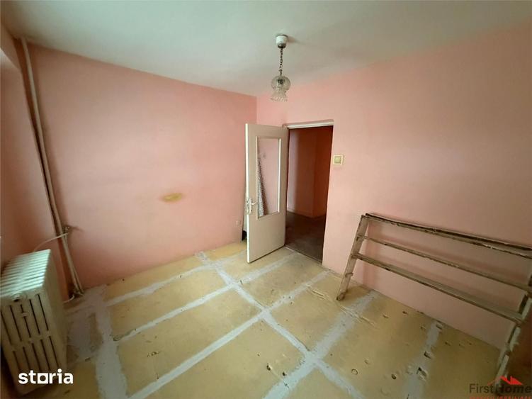 Apartament cu 4 camere decomandat în Central