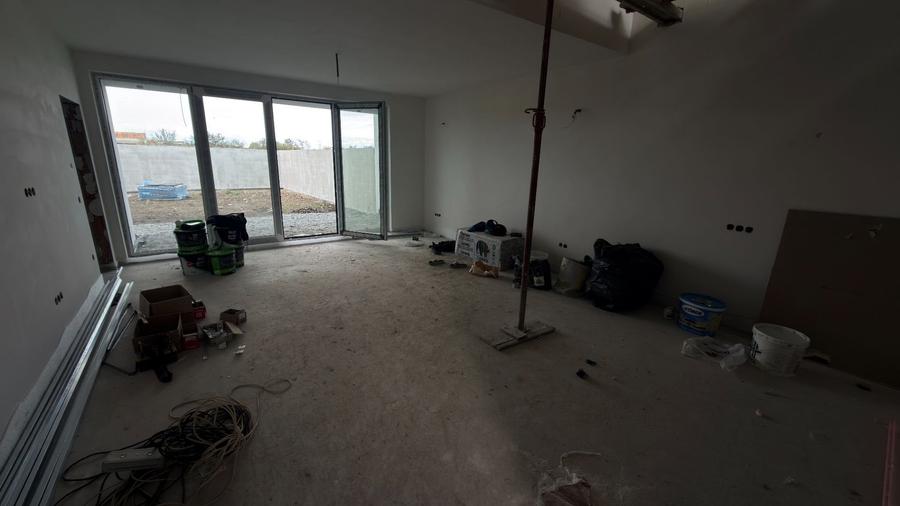 Casă cu 4 camere cu Teren 250 Mp în Arhitecților - Calea Cisnădiei