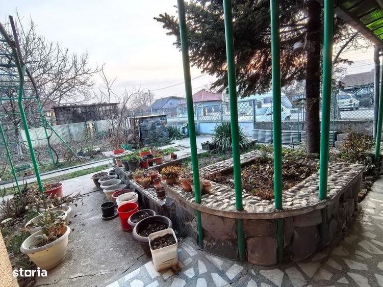 Casă cu 4 camere decomandat în Buziașului