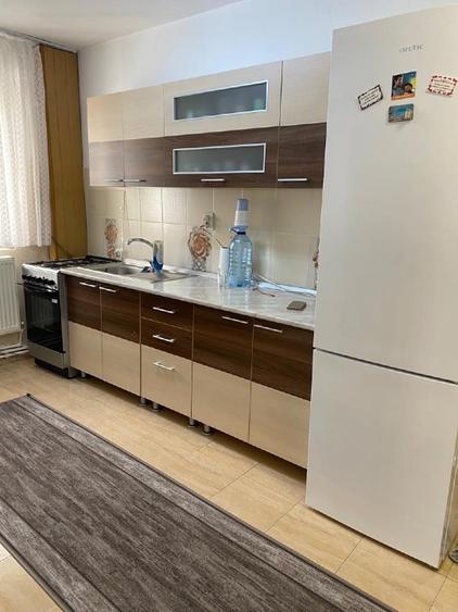 Apartament cu 2 camere semidecomandat, mobilat în Central