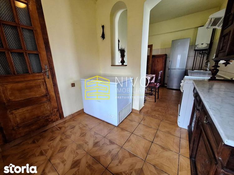 Casă cu 3 camere decomandat cu Canalizare în Central