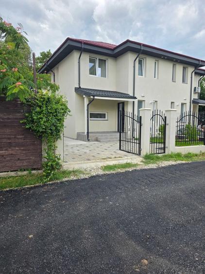 Casă cu 4 camere cu Teren 305 Mp în Corbeanca