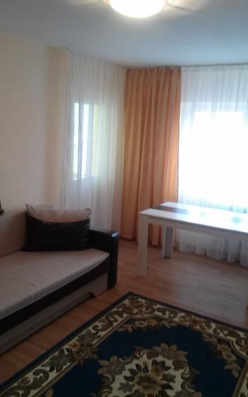 Apartament cu 3 camere decomandat în Cetate