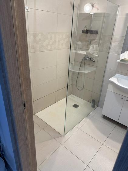 Apartament cu 2 camere decomandat în Km 4
