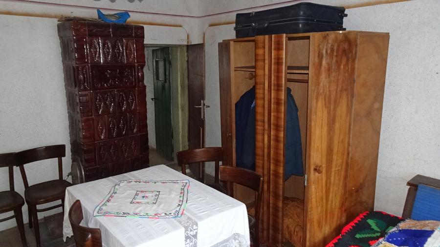 Casă cu 2 camere cu Teren 2245 Mp în Brănișca