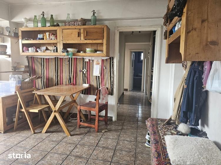 Apartament cu 4 camere decomandat în Podu Roș