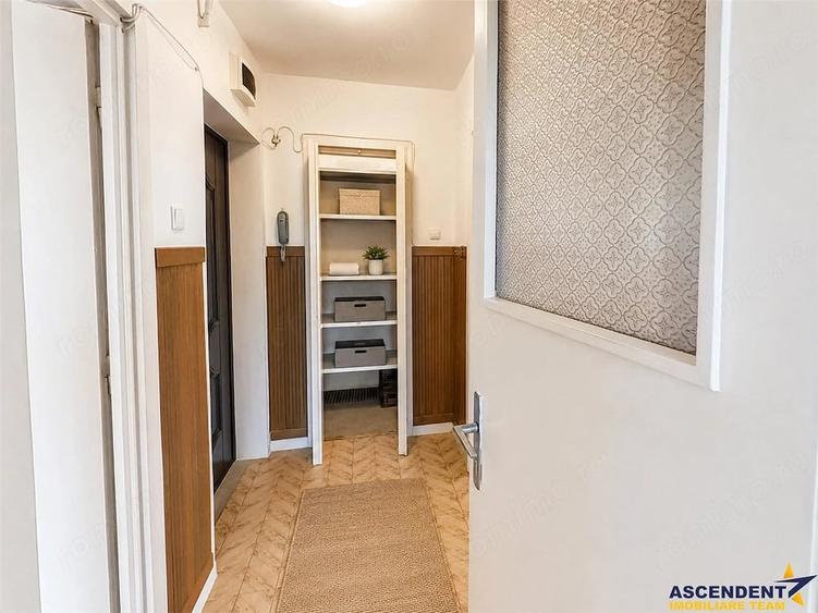 Apartament cu 3 camere decomandat în Cornișa