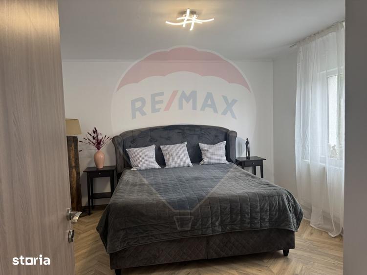 Casă cu 6 camere cu Teren 2800 Mp în Livada