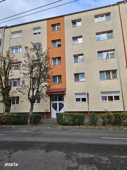 Apartament cu 3 camere în Micro 16