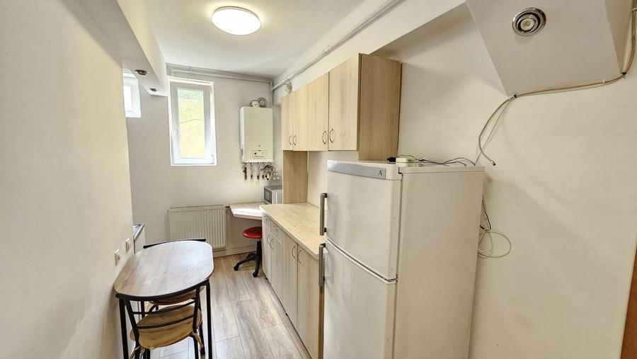 Apartament cu 2 camere decomandat, mobilat în Central