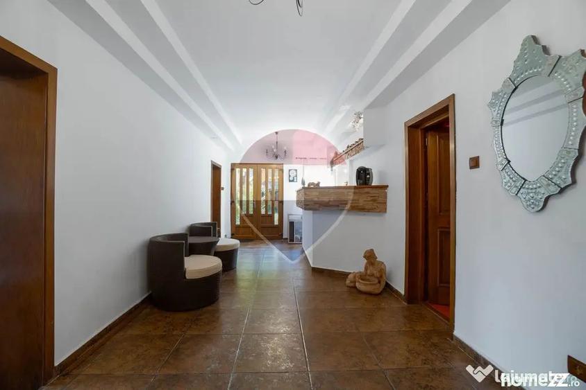 Casă cu 13 camere cu Teren 4780 Mp în Moieciu