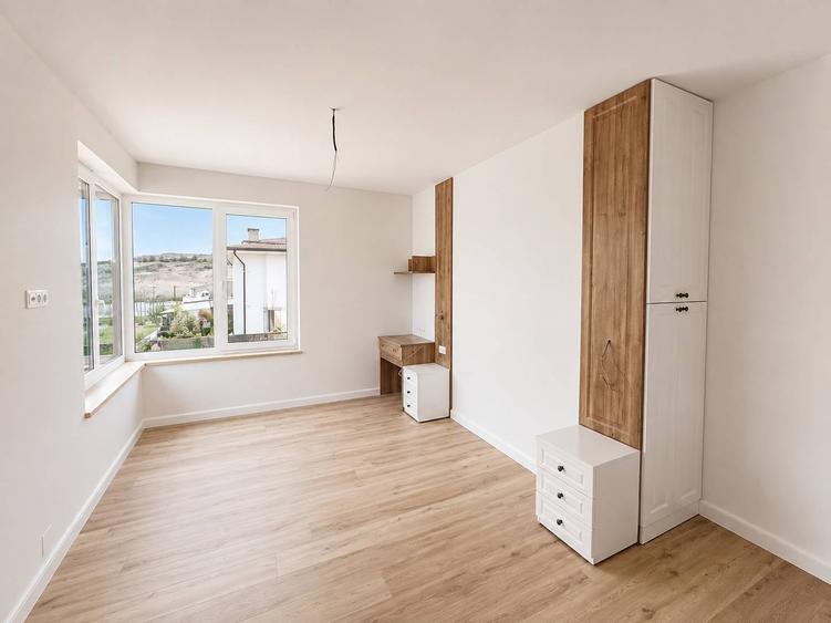 Casă cu 5 camere cu Teren 159 Mp în Borhanci