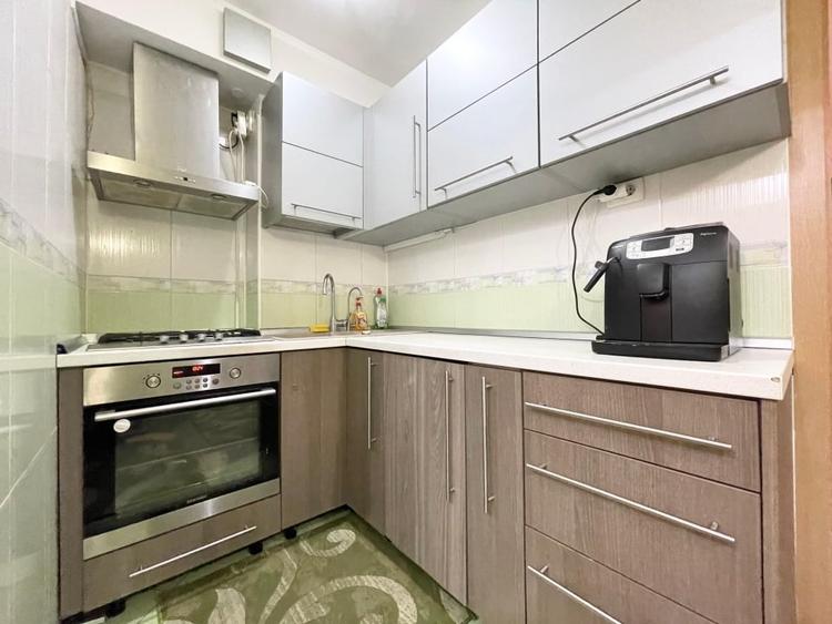 Apartament cu 4 camere decomandat, mobilat în Buziașului