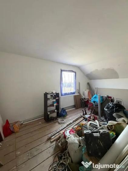 Casă cu 5 camere cu Teren 300 Mp în Bariera Vâlcii