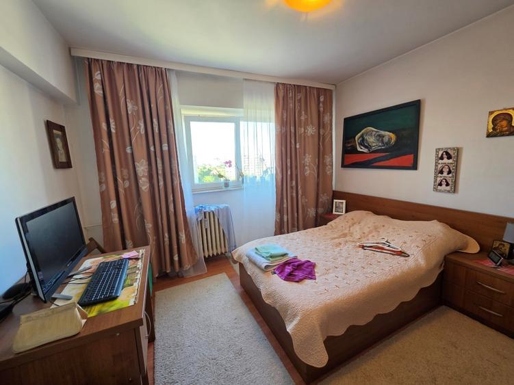 Apartament cu 3 camere semidecomandat în Iancului