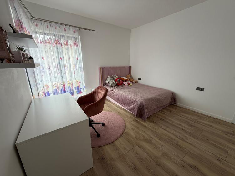 Casă cu 3 camere cu Teren 498 Mp în Exterior Vest