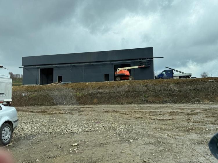 Spațiu comercial, de 3,000 mp, în Pătrăuți