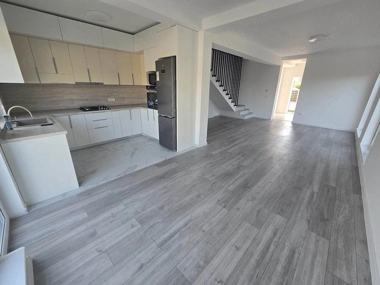 Casă cu 4 camere cu Teren 250 Mp în Moșnița Nouă
