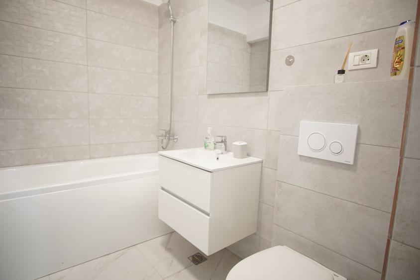 Apartament cu 2 camere nedecomandat în Apărătorii Patriei