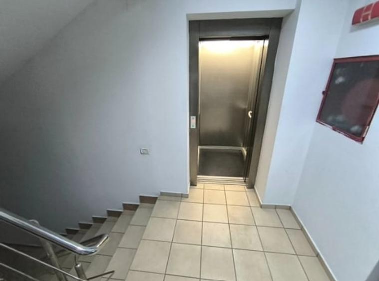 Birou, de 55 mp, în Central