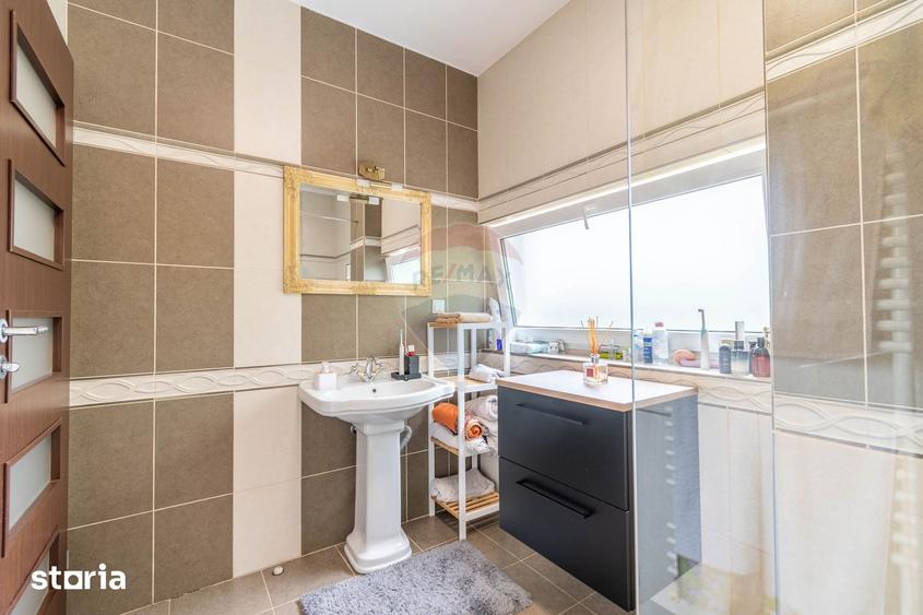 Casă cu 5 camere cu Teren 445 Mp în Europa
