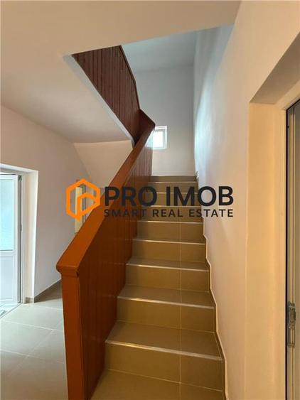 Casă individuală cu 6 camere cu Teren 207 Mp în 1 Decembrie