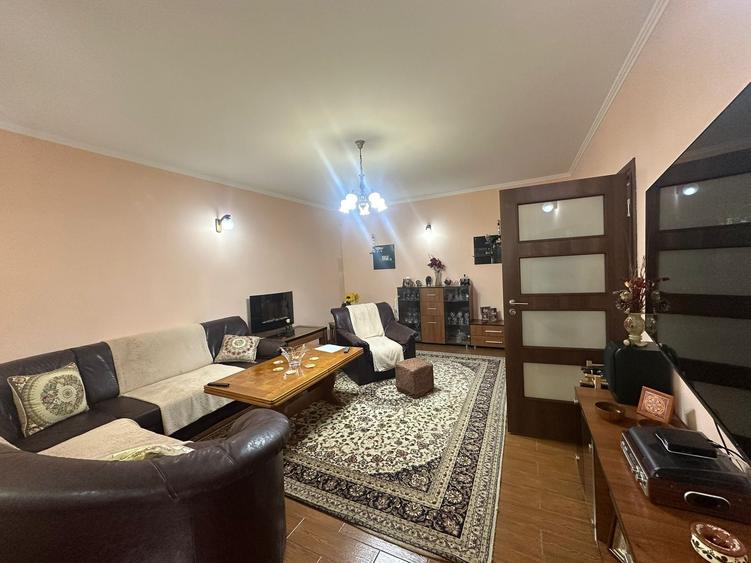 Casă cu 9 camere cu Canalizare în Dacia