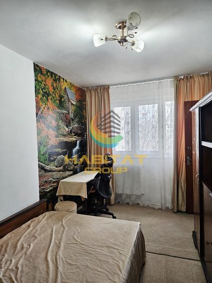 Apartament cu 3 camere semidecomandat în Berceni