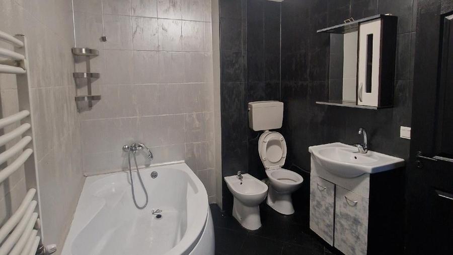 Apartament cu 3 camere decomandat în Sud