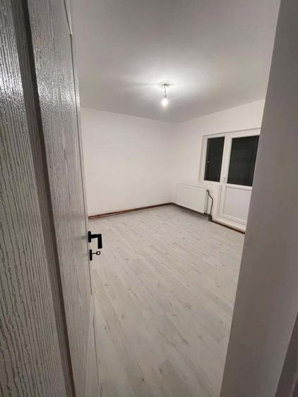 Apartament cu 3 camere decomandat în Tomești