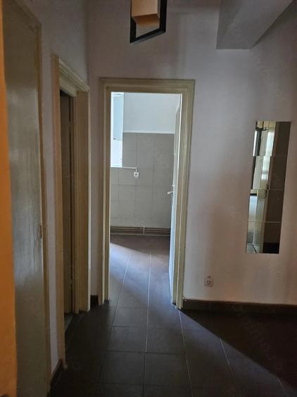 Apartament cu 4 camere semidecomandat în Magheru
