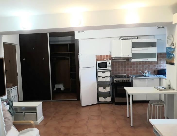Garsonieră decomandată în Est