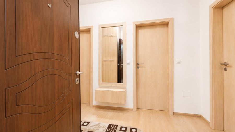 Apartament cu 2 camere decomandat, mobilat în Tractorul